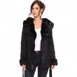 Płaszcz "Sonia" w kolorze czarnym. Czarne płaszcze damskie Cosy Winter, na zimę, w paski, z tkaniny. W wyprzedaży za 363.95 zł.