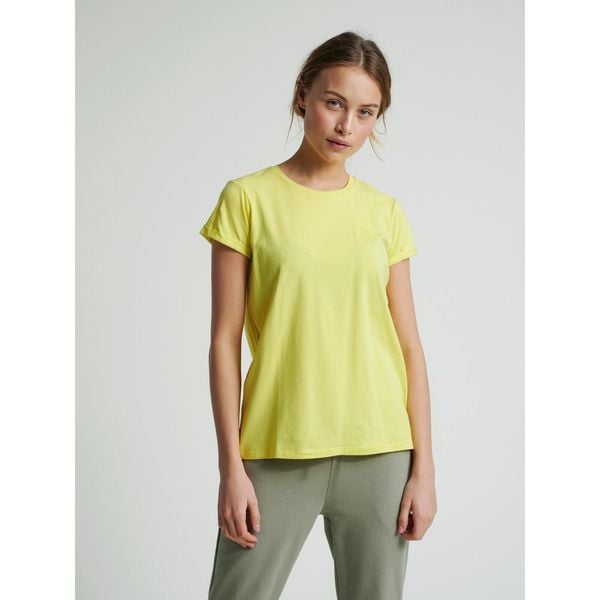 Koszulka damska Hummel Isobella. Żółte koszulki sportowe damskie Hummel, bez wzorów, bez kołnierzyka, bez ramiączek, do piłki nożnej. Za 129.00 zł.