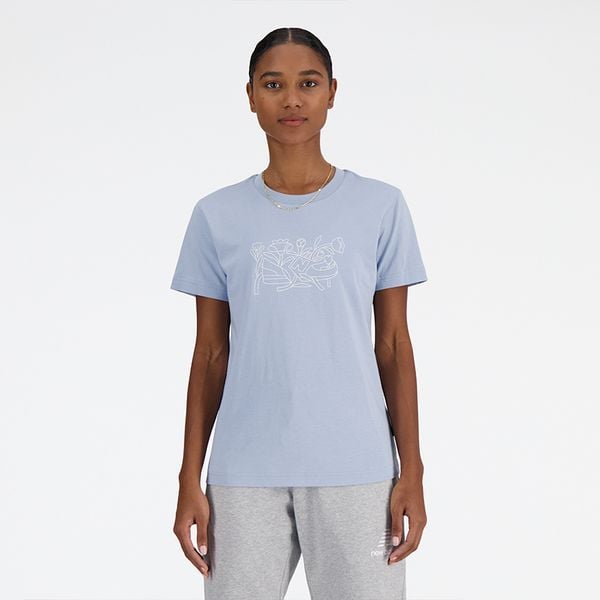 Koszulka damska New Balance WT41912LAY – niebieska. Niebieskie koszulki sportowe damskie New Balance, s, bez wzorów, z bawełny, bez kołnierzyka, bez ramiączek. Za 49.99 zł.
