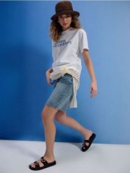 Szorty jeansowe bermudy - turkusowy. Niebieskie szorty damskie Sinsay, bez wzorów, z jeansu. Za 49.99 zł.