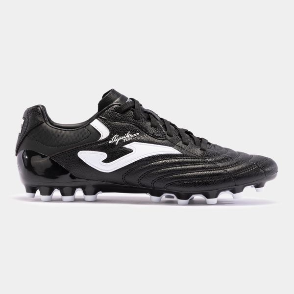 Buty piłkarskie korki męskie AGUILA CUP treningowe do piłki nożnej AG. Białe buty sportowe męskie Joma, bez zapięcia, do piłki nożnej. W wyprzedaży za 300.55 zł.
