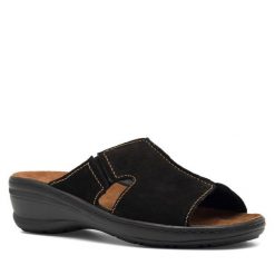 Klapki Go Soft. Czarne klapki damskie GO SOFT, bez wzorów, bez obcasa. Za 149.99 zł.