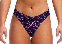 Bikini - dół od bikini Funkita Sports Serial Texter. Czarne bikini damskie FUNKITA, s, bez wzorów. Za 90.30 zł.
