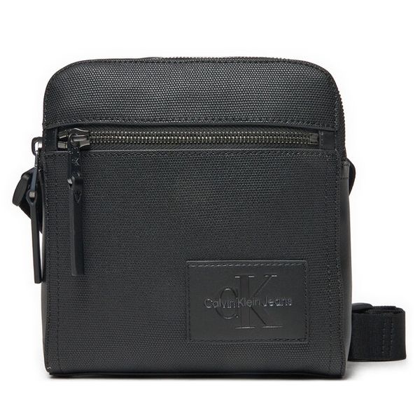 Saszetka Calvin Klein Jeans. Czarne saszetki męskie Calvin Klein Jeans, z jeansu, młodzieżowe, małe. Za 209.99 zł.
