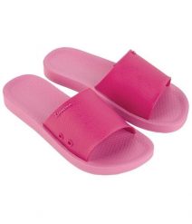Klapki damskie obuwie plażowe Ipanema Classic Slide Fem. Czerwone klapki damskie Ipanema, z aplikacjami, z gumy, klasyczne, bez obcasa, na płaskiej podeszwie. Za 75.04 zł.