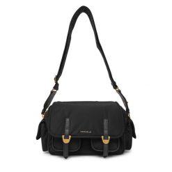 Torebka Coccinelle. Czarne listonoszki damskie Coccinelle, bez wzorów, bez dodatków. Za 1,549.00 zł.