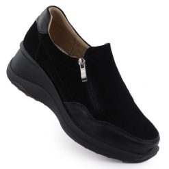 Skórzane półbuty sneakersy damskie na koturnie czarne Filippo DP6473. Czarne półbuty damskie Filippo, bez wzorów, ze skóry, sportowe, bez obcasa, na koturnie, bez zapięcia. Za 202.99 zł.