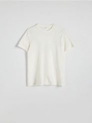 Bawełniany t-shirt regular fit - złamana biel. T-shirty męskie Reserved, l, bez wzorów, z bawełny, bez kołnierzyka. W wyprzedaży za 39.99 zł.