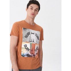 T-shirt z fotonadrukiem - Brązowy. T-shirty męskie marki House. Za 39.99 zł.