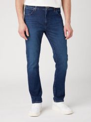 WRANGLER LARSTON MĘSKIE SPODNIE JEANSOWE GREEN FUZZ W18SMQ350. Zielone spodnie materiałowe męskie Wrangler, l, bez wzorów, z jeansu. Za 229.99 zł.