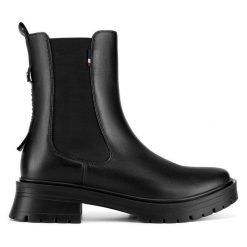 Sztyblety U.S. Polo Assn. Czarne botki damskie U.S. Polo Assn., bez obcasa, na płaskiej podeszwie, bez zapięcia. Za 379.99 zł.