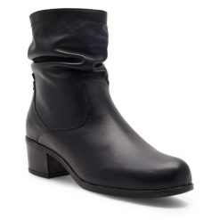 Botki Go Soft. Czarne botki damskie GO SOFT, bez obcasa, na słupku, bez zapięcia. Za 259.99 zł.