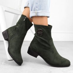 Botki zamszowe damskie z ozdobą zielone Jezzi 198-28. Zielone botki damskie Jezzi, ze skóry ekologicznej, za kostkę, bez obcasa, bez zapięcia. Za 239.99 zł.