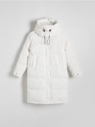 Pikowany płaszcz z kapturem - kremowy. Białe płaszcze damskie Reserved, l, bez wzorów, z tkaniny, z kapturem. W wyprzedaży za 119.99 zł.