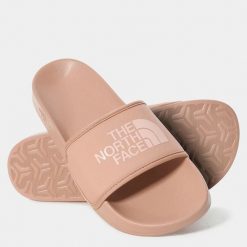 Klapki damskie The North Face W Base Camp Slide Iii. Czerwone obuwie sportowe damskie The North Face, bez wzorów, z materiału. Za 314.00 zł.