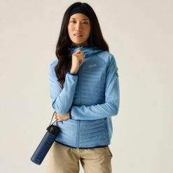 Damska kurtka pikowana hybrydowa Andreson Marl. Niebieskie kurtki sportowe damskie Regatta, bez wzorów, z poliesteru, bez kaptura, trekkingowe. W wyprzedaży za 229.99 zł.