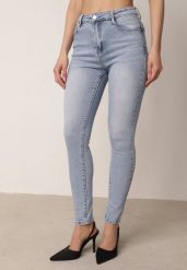 Niebieskie Dopasowane Jeansy z Bawełną i Modelującym Przeszyciem Janiah. Niebieskie jeansy damskie Born2be. Za 99.99 zł.