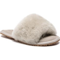 Kapcie MOU - Slideslipsue Sand. Brązowe kapcie damskie Mou, bez wzorów, ze skóry, bez obcasa, bez zapięcia. W wyprzedaży za 259.00 zł.