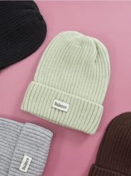 Czapka beanie - zielony. Zielone czapki i kapelusze damskie Sinsay, z aplikacjami, z materiału. Za 15.99 zł.
