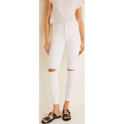 Mango - Jeansy Isa. Jeansy damskie marki Mango. Za 129.90 zł.