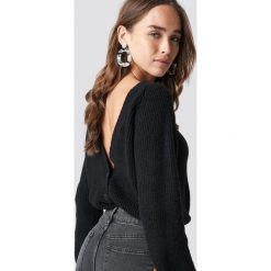 NA-KD Trend Sweter z odkrytymi plecami - Black. Czarne swetry damskie NA-KD Trend, z dzianiny, dekolt w kształcie v. Za 161.95 zł.