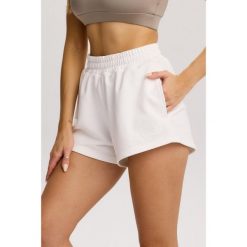 Damskie spodenki dresowe Rough Radical Cotton Active Shorts Women. Białe obuwie sportowe damskie ROUGH RADICAL, bez wzorów, z dresówki, na fitness i siłownię. Za 129.90 zł.