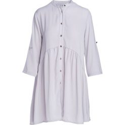 Szara Sukienka Self-Sufficiency. Szare sukienki damskie Born2be, na co dzień, l, bez wzorów, eleganckie, bez kołnierzyka, bez ramiączek, mini, dopasowane. Za 79.99 zł.