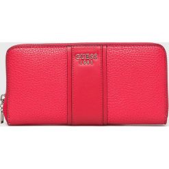 Guess Jeans - Portfel. Czerwone portfele damskie marki Guess Jeans, z aplikacjami, z jeansu. Za 279.90 zł.