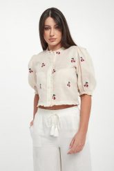 Koszula damska z haftem czereśni TWINSET. Koszule damskie Twinset Milano, bez wzorów, bez kołnierzyka, bez ramiączek. Za 1,049.00 zł.