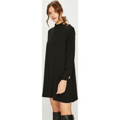 Answear - Sukienka. Czarne sukienki damskie ANSWEAR, z poliesteru, casualowe, z okrągłym kołnierzem, z długim rękawem. Za 149.90 zł.