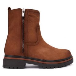 Botki Caprice. Brązowe botki damskie Caprice, bez obcasa, na płaskiej podeszwie, bez zapięcia. Za 469.99 zł.