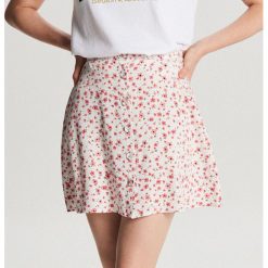 Spódniczka w drobne kwiaty - Kremowy. Spódnice damskie Cropp. Za 49.99 zł.