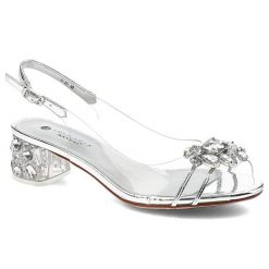 Sandaly damskie Scaviola, osadzone na stabilnym obcasie z dekoracyjnym wypełnieniem i ozdobną aplikacją na przodzie, srebrne, G-25. Szare sandały damskie Sca'viola, z aplikacjami, bez obcasa, na obcasie, bez zapięcia. Za 289.00 zł.