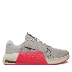 Buty na siłownię Nike. Szare obuwie sportowe damskie Nike, bez wzorów, na fitness i siłownię. Za 539.99 zł.