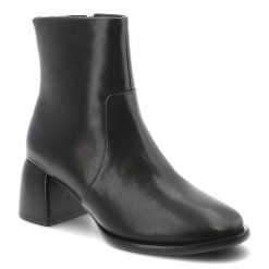 Botki damskie D&A by S.Barski o klasycznym fasonie z gładką cholewką i stabilnym obcasem czarne, CR62-3392 Black. Czarne kozaki damskie S.BARSKI, z jeansu, bez obcasa, na obcasie. Za 399.00 zł.