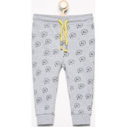 Spodnie dresowe we wzory - Jasny szar. Spodnie sportowe dla chłopców Reserved, z dresówki. Za 24.99 zł.