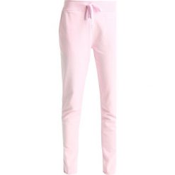 Juvia PLAIN JOGGER Spodnie treningowe pink. Spodnie sportowe damskie marki Juvia. Za 499.00 zł.