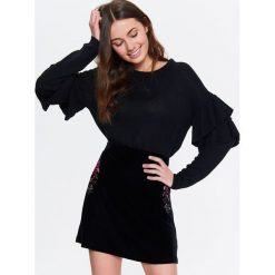 SWETER DAMSKI Z FALBANAMI NA RĘKAWACH. Swetry damskie marki TROLL. W wyprzedaży za 39.99 zł.