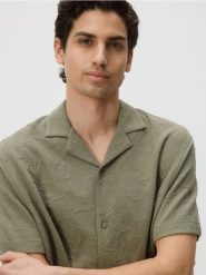 Koszula regular fit z haftem - jasny zielony. Zielone koszule męskie Reserved, l, bez wzorów, z bawełny, bez kołnierzyka, bez ramiączek. Za 119.99 zł.