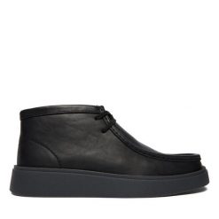 Trzewiki Clarks. Czarne botki męskie Clarks, bez wzorów, bez zapięcia. Za 609.99 zł.