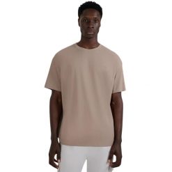 Koszulka męska 4F M2967 jasny brąz 4FWAW25TTSHM2967 82S. Czarne koszulki sportowe męskie 4f, m, bez wzorów, bez kołnierzyka, bez ramiączek. Za 51.90 zł.