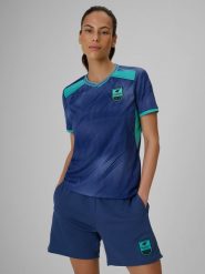4F Koszulka piłkarska regular szybkoschnąca damska - denim XL. Niebieskie koszulki sportowe damskie 4f, xl, bez wzorów, z denimu, bez kołnierzyka, bez ramiączek, na fitness i siłownię. W wyprzedaży za 59.99 zł.