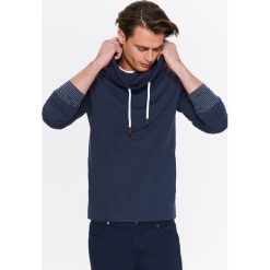 BLUZA MĘSKA NIEROZPINANA Z GOLFEM. Bluzy męskie TOP SECRET. W wyprzedaży za 39.99 zł.