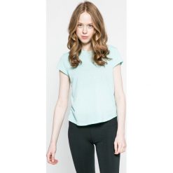 Under Armour - Top Threadborne Run. Szare topy damskie Under Armour, z dzianiny, z okrągłym kołnierzem, z krótkim rękawem. W wyprzedaży za 59.90 zł.
