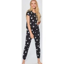 Piżama Mickey Mouse - Czarny. Czarne piżamy damskie Sinsay, z motywem z bajki. Za 69.99 zł.