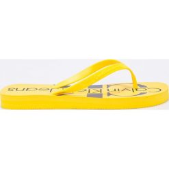 Calvin Klein Jeans - Japonki. Białe klapki damskie Calvin Klein Jeans, z jeansu. W wyprzedaży za 89.90 zł.