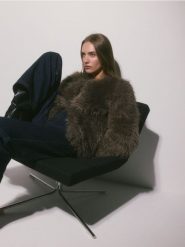 Kurtka ze sztucznego futra - brązowy. Brązowe kurtki damskie Reserved, l, bez wzorów, bez kaptura. W wyprzedaży za 219.99 zł.