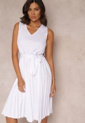 Biała Sukienka Midi z Plisowanej Tkaniny z Materiałowym Paskiem Eudoxia. Białe sukienki damskie Renee, na komunię, m, bez wzorów, z materiału, eleganckie, bez kołnierzyka, bez ramiączek, midi, rozkloszowane. Za 54.99 zł.