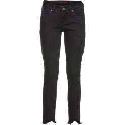 Dżinsy SKINNY z nogawkami bez obszycia bonprix czarny denim. Jeansy damskie marki DOMYOS. Za 89.99 zł.