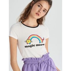 T-shirt z nadrukiem Magic meow - Biały. Białe t-shirty damskie Sinsay, l, bez wzorów, bez kołnierzyka. W wyprzedaży za 7.99 zł.